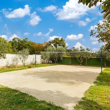 Apartment Cozy Studio In Valtursko Polje With Kitchen Pula