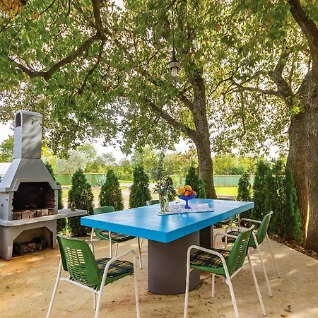 Cozy Studio In Valtursko Polje With Kitchen