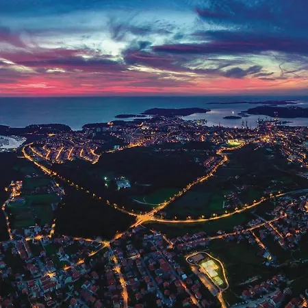 Cozy Studio In Valtursko Polje With Kitchen شقة *