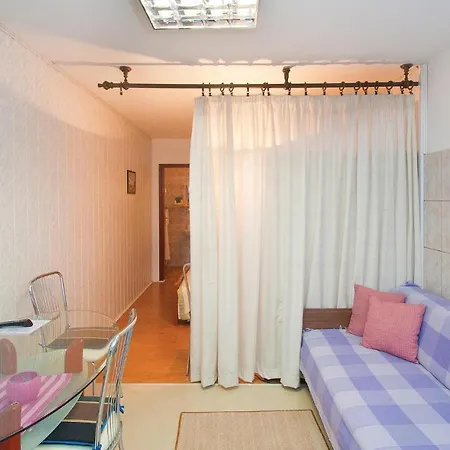 Cozy Studio In Valtursko Polje With Kitchen