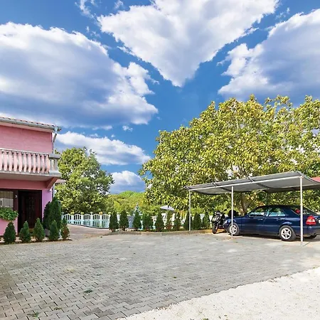 Cozy Studio In Valtursko Polje With Kitchen 아파트 풀라