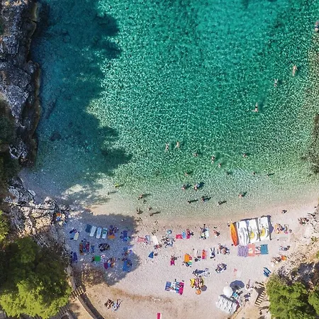 Cozy Studio In Valtursko Polje With Kitchen 아파트 풀라